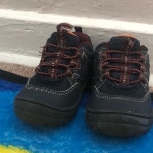 Toddler sneakers Oshkosh